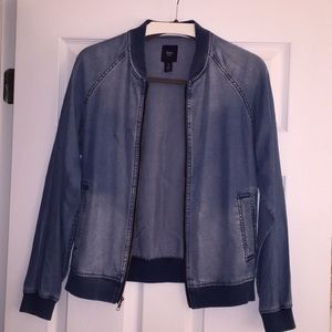 Women’s Light Weight Denim Jacket